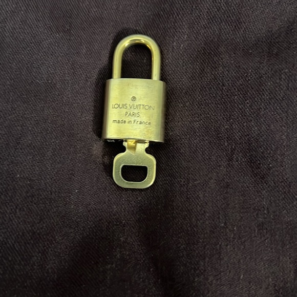 Louis Vuitton Lock & Key - Picture 2 of 4
